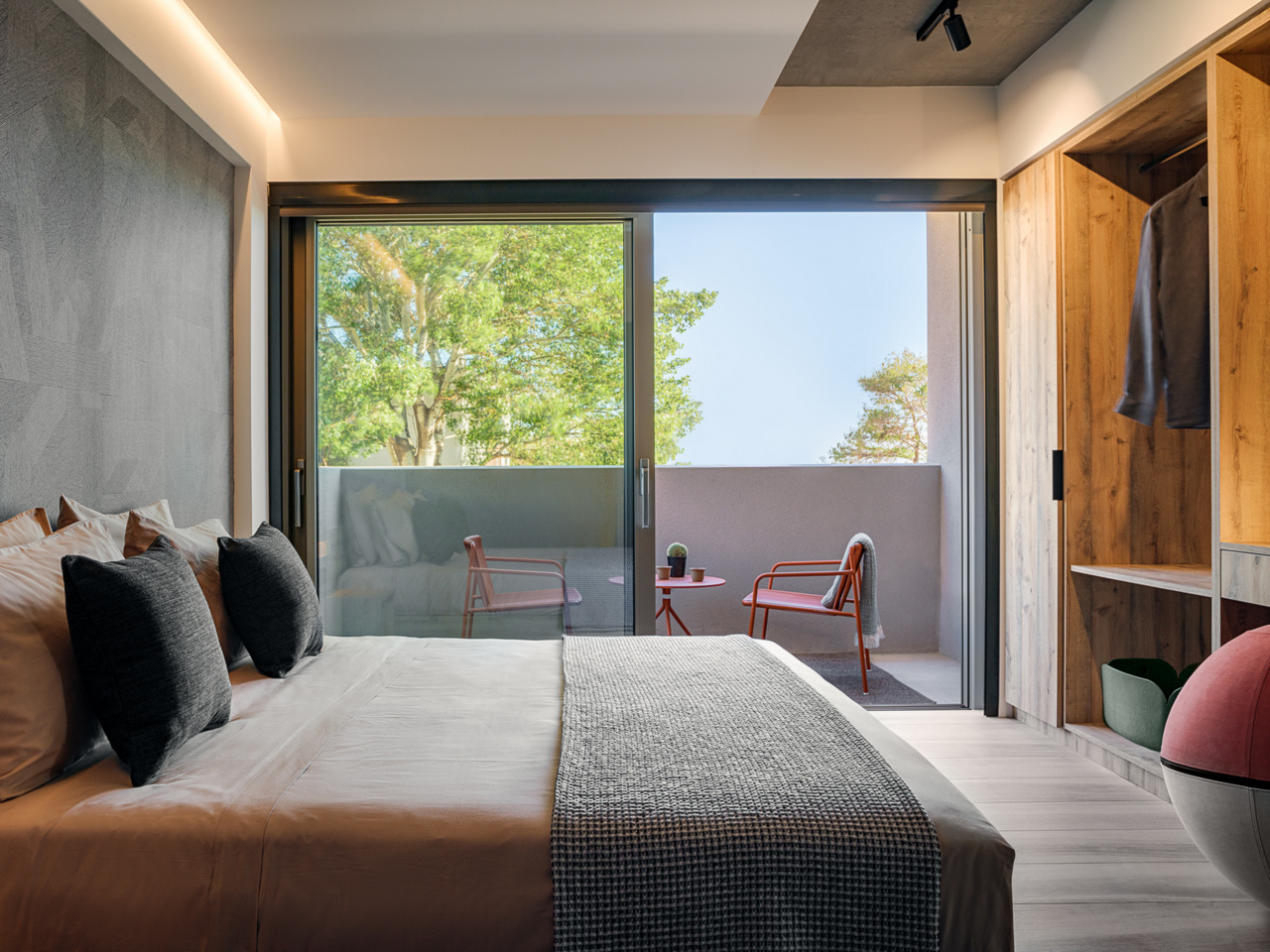 0-Dacon_Saronida_May2021_final-1_medium-