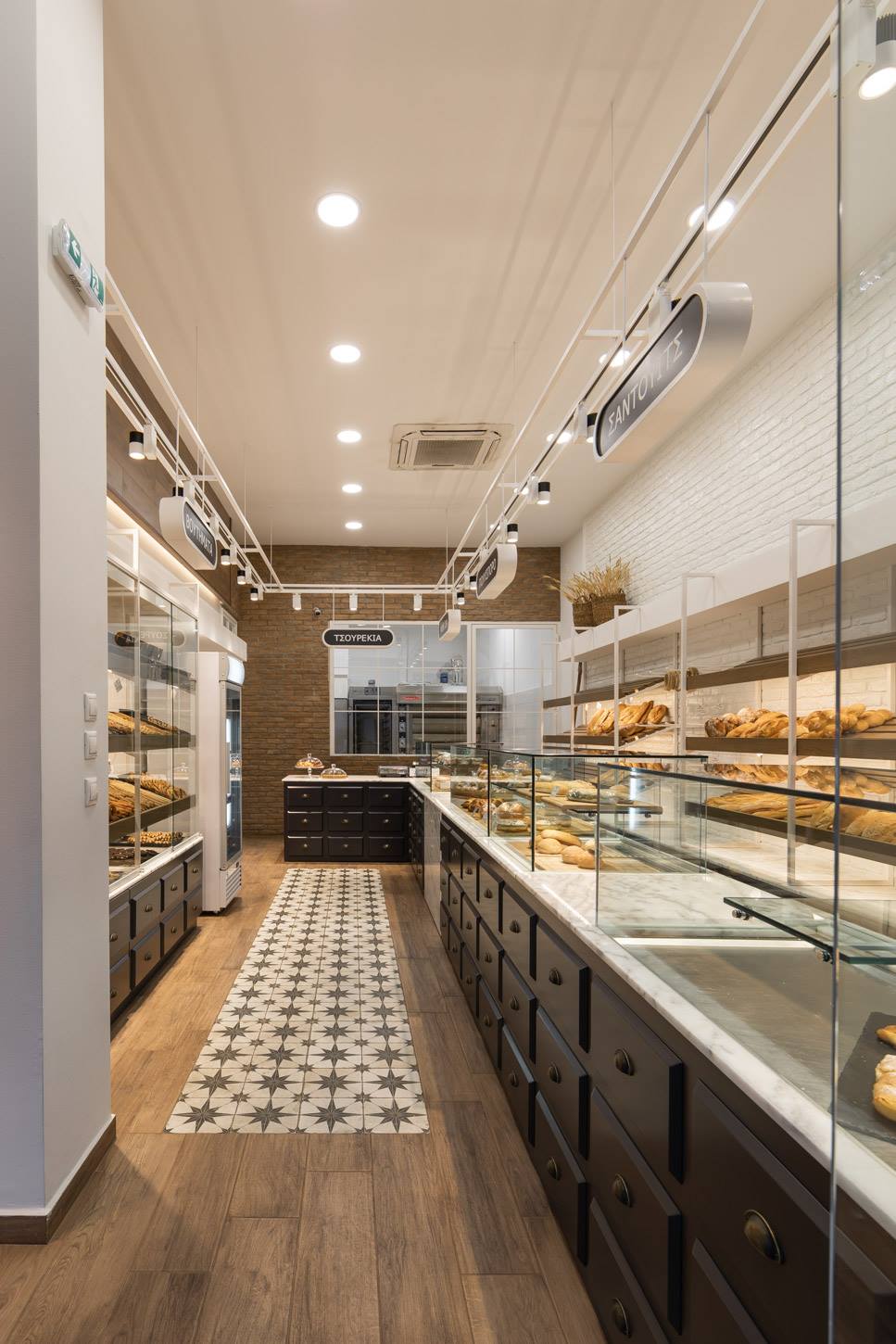 44385734_1904652506238448_860235323223834624_o