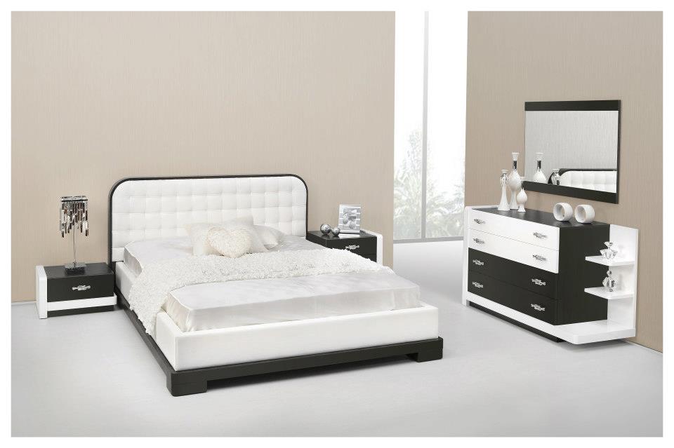 554279_106491406196593_1516653783_n