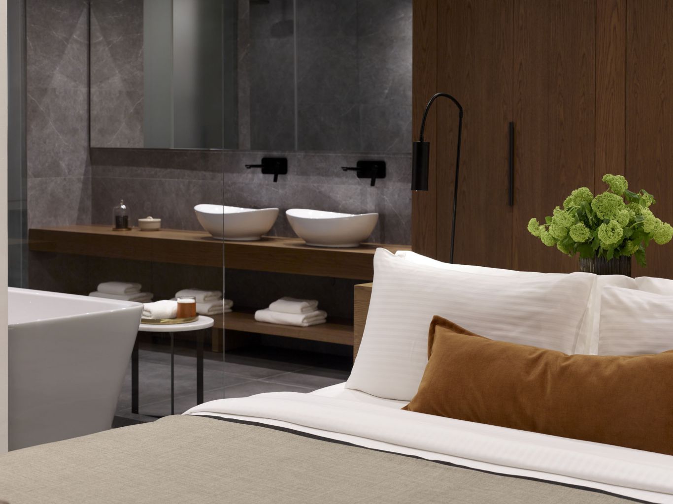 7-mastersuite-editorhotel-2-_8277